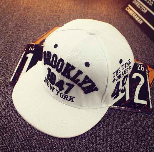 Unisex Embroidered Flat Brim Snapback Cap – Adjustable Streetwear Hat