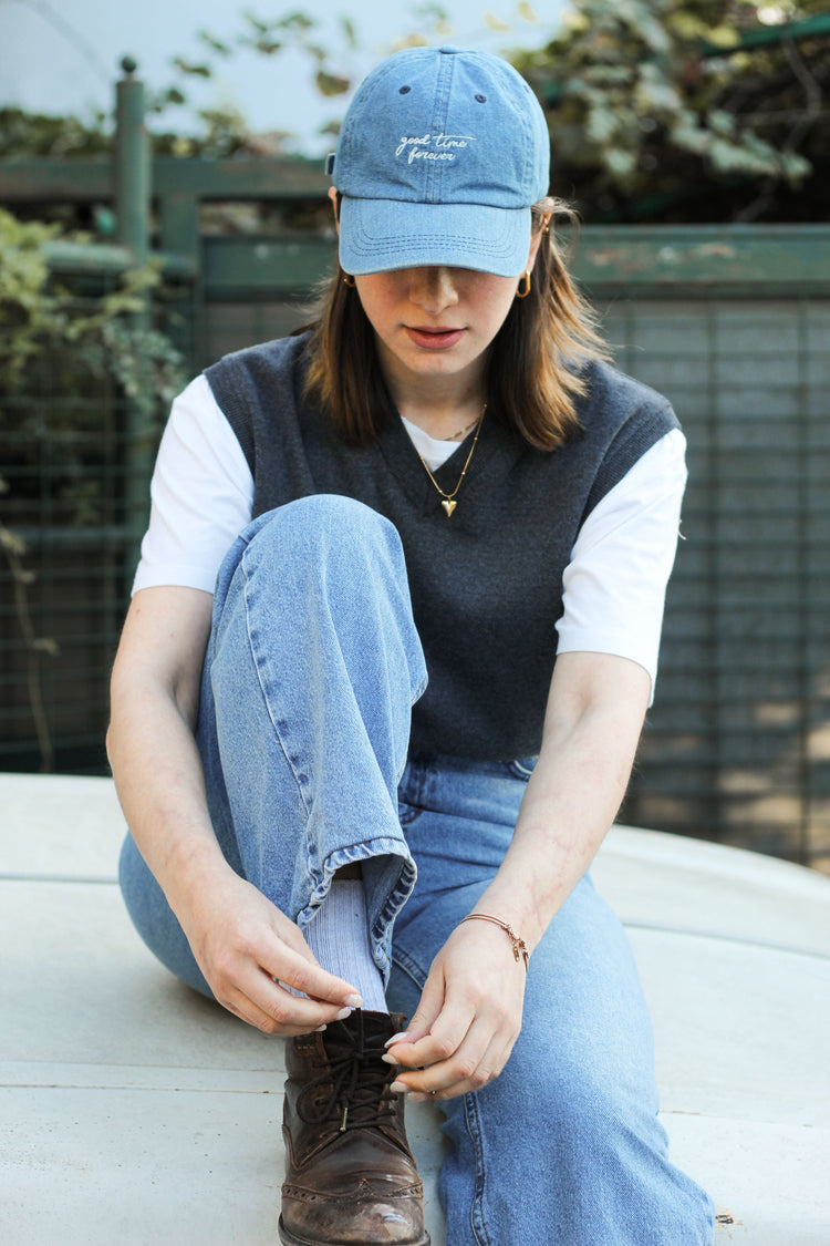 Women's Hats: Stylish Streetwear & Trendy Caps