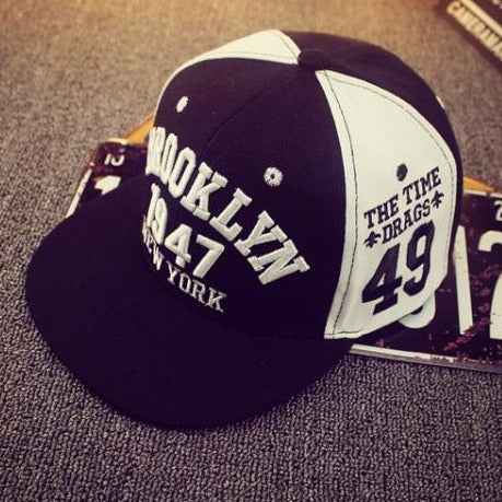 Unisex Embroidered Flat Brim Snapback Cap – Adjustable Streetwear Hat