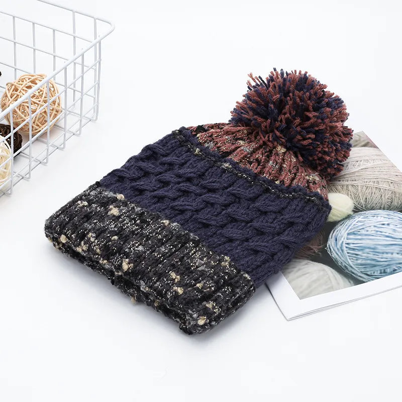 Unisex Contrast Knit Pom Pom Beanie - Navy crown detail