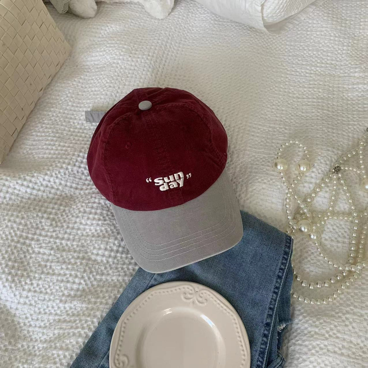 Wine red cap with a pale contrasting curved brim