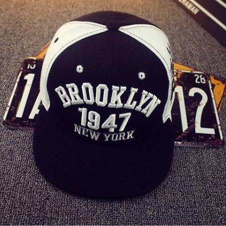 Structured embroidered snapback crown detail