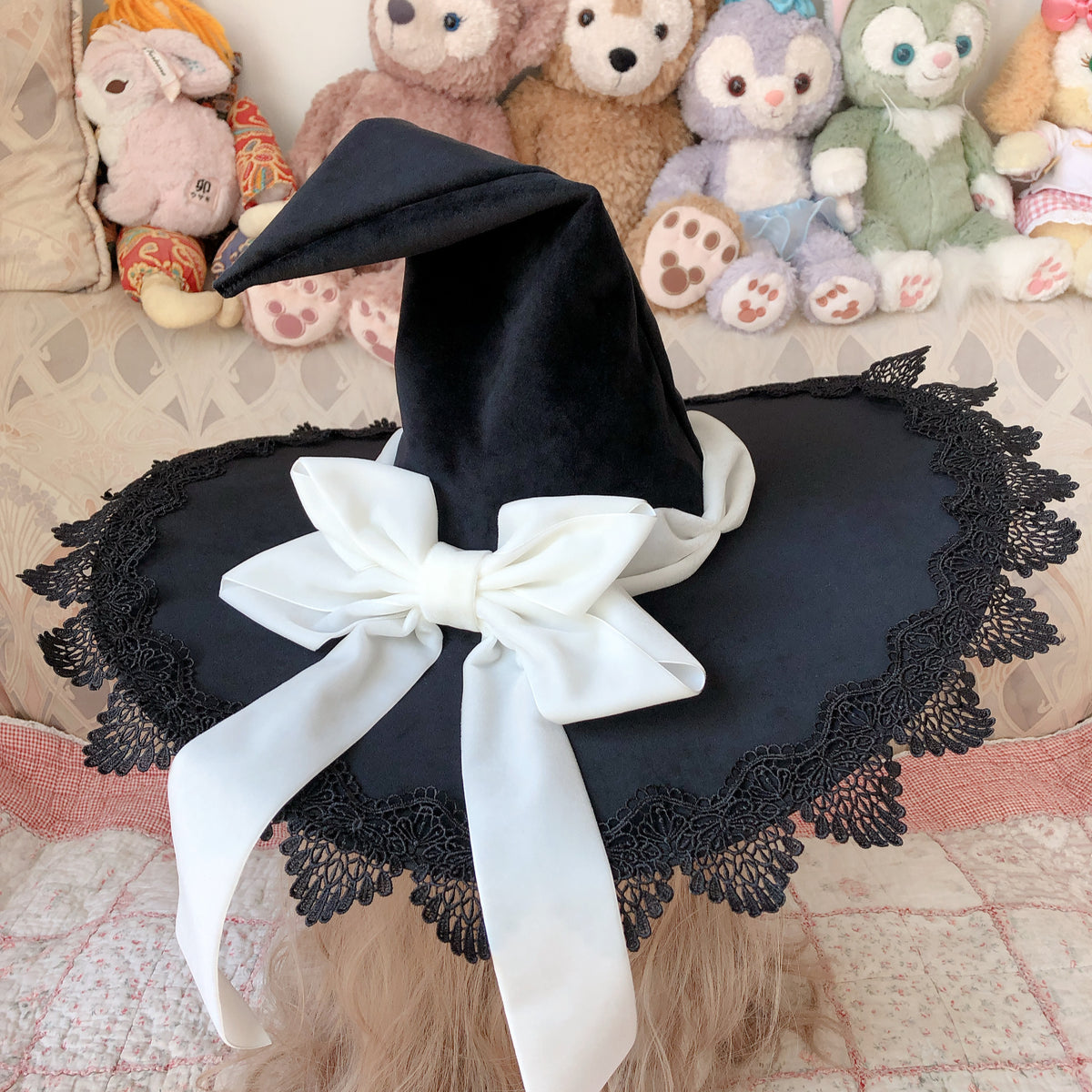 Women's Velvet Bow Halloween Witch Hat - Red crown detail