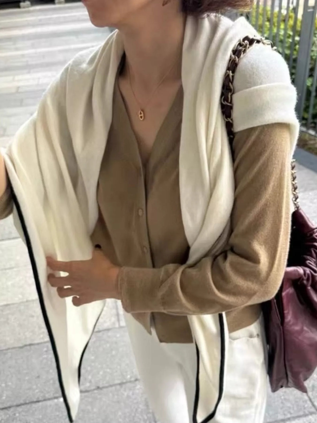 Unisex 100% Wool Contrast Trim Scarf — close neckline view of pale scarf with dark trim