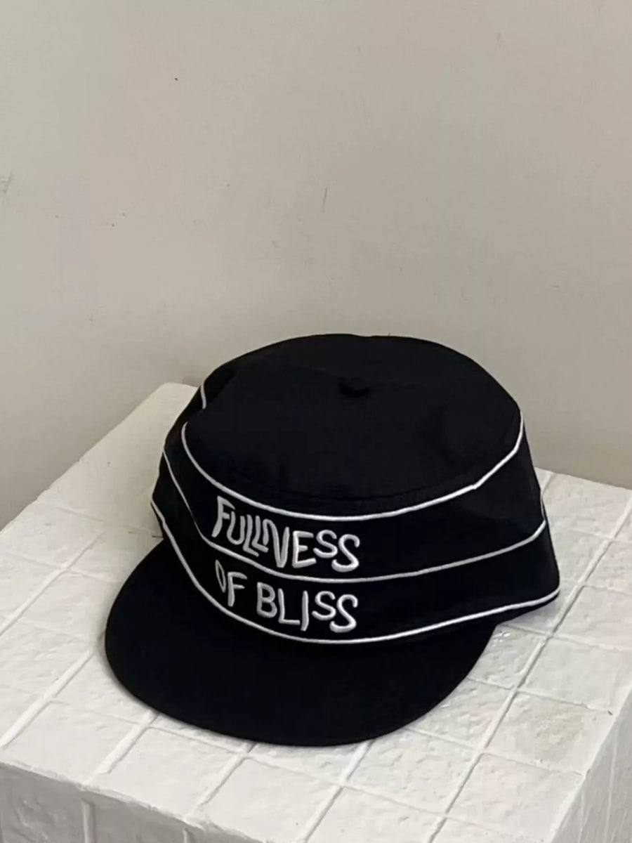 Gorra de béisbol con eslogan bordado