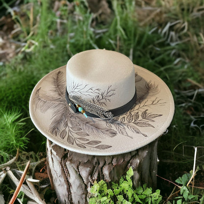 Angled view of the light Feathers & Tumbleweeds hat with a decorative feather accent
