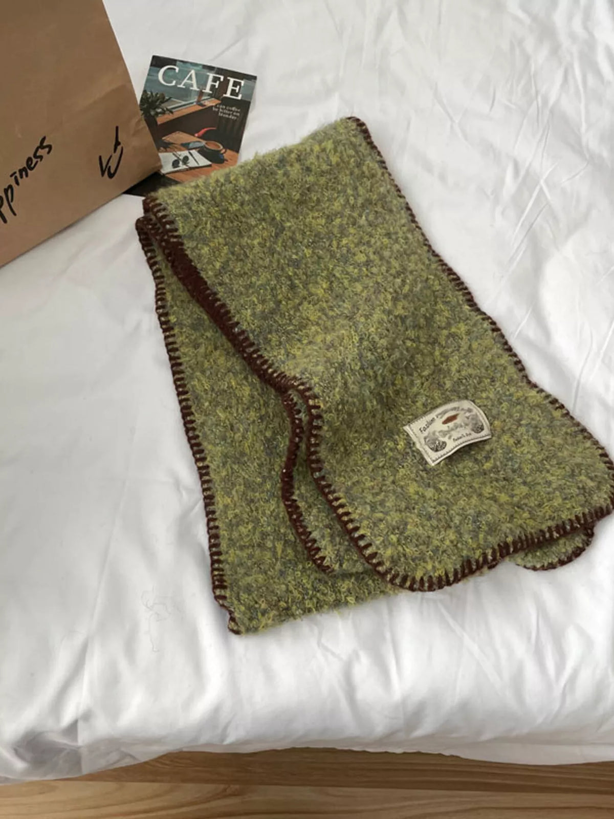 Unisex Contrast Edge Plush Scarf — green rounded-end scarf with contrasting border