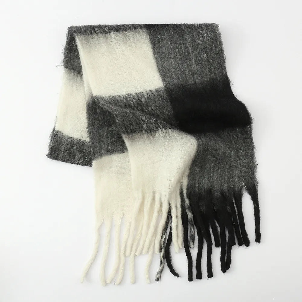 Fringe contrast plaid polyester scarf - product photo 3