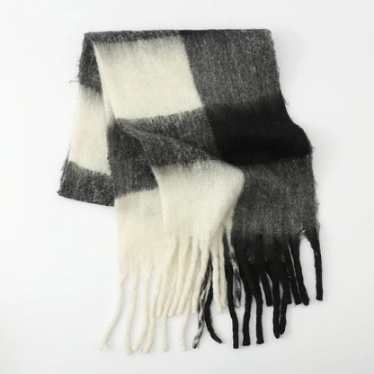 Fringe contrast plaid polyester scarf - product photo 3
