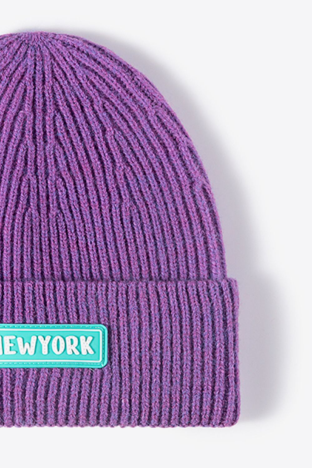 Purple rib-knit beanie letter patch detail