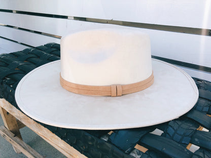 ASN Hats Blanco cream fedora displayed on an outdoor table